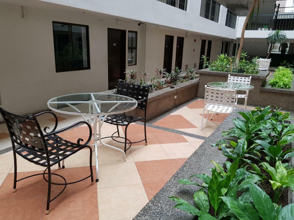 Heart Of The City Studio With Balcony Davao City Kültér fotó